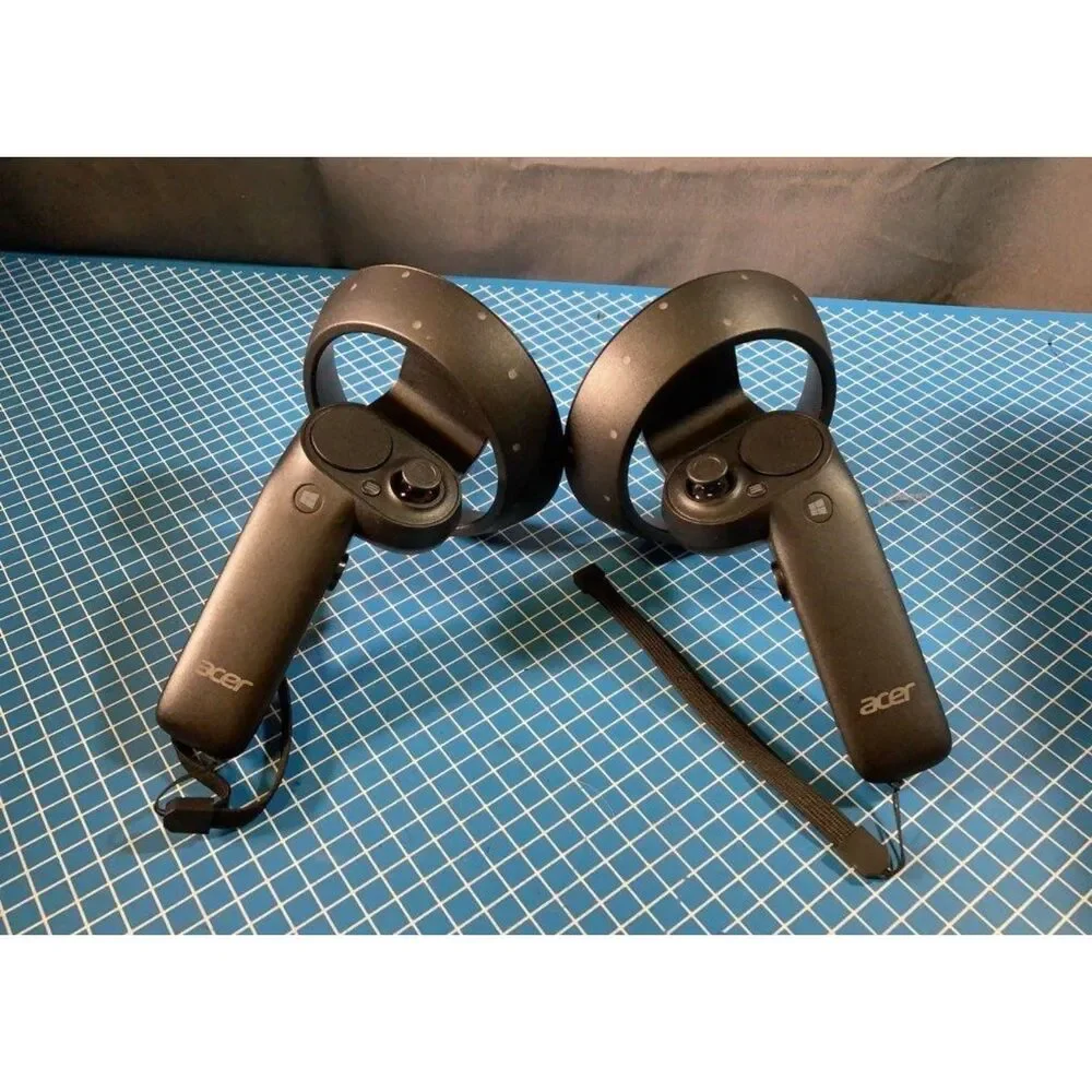 Acer mixed reality headset and two controls set for sale used